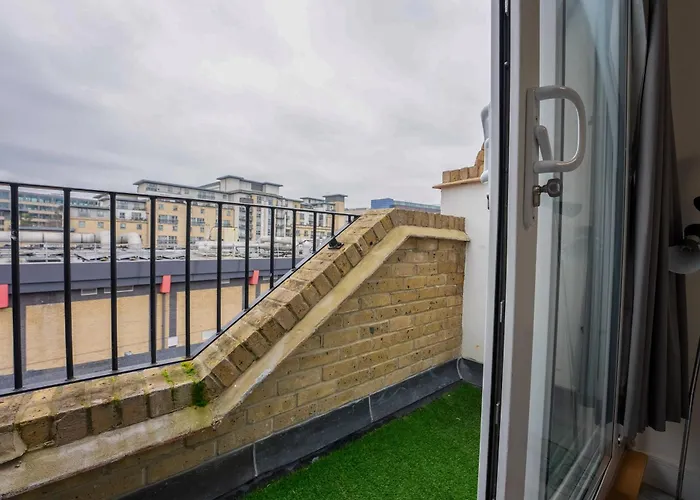 Home-Like 1-Br Flat In Victoria