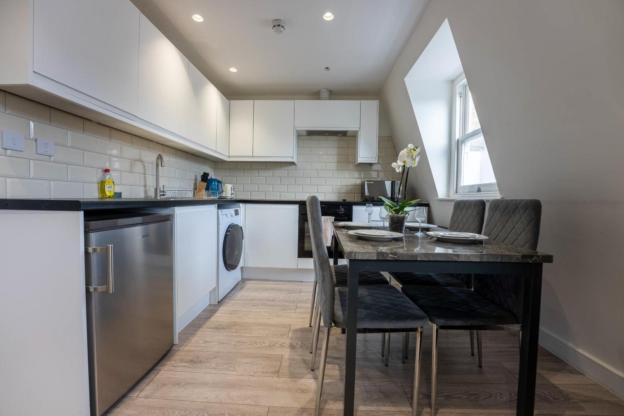 Home-like 1-br Flat In Victoria Apartment London