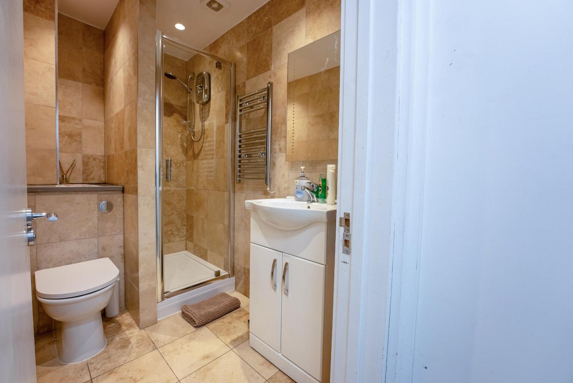 Apartment Home-like 1-br Flat In Victoria