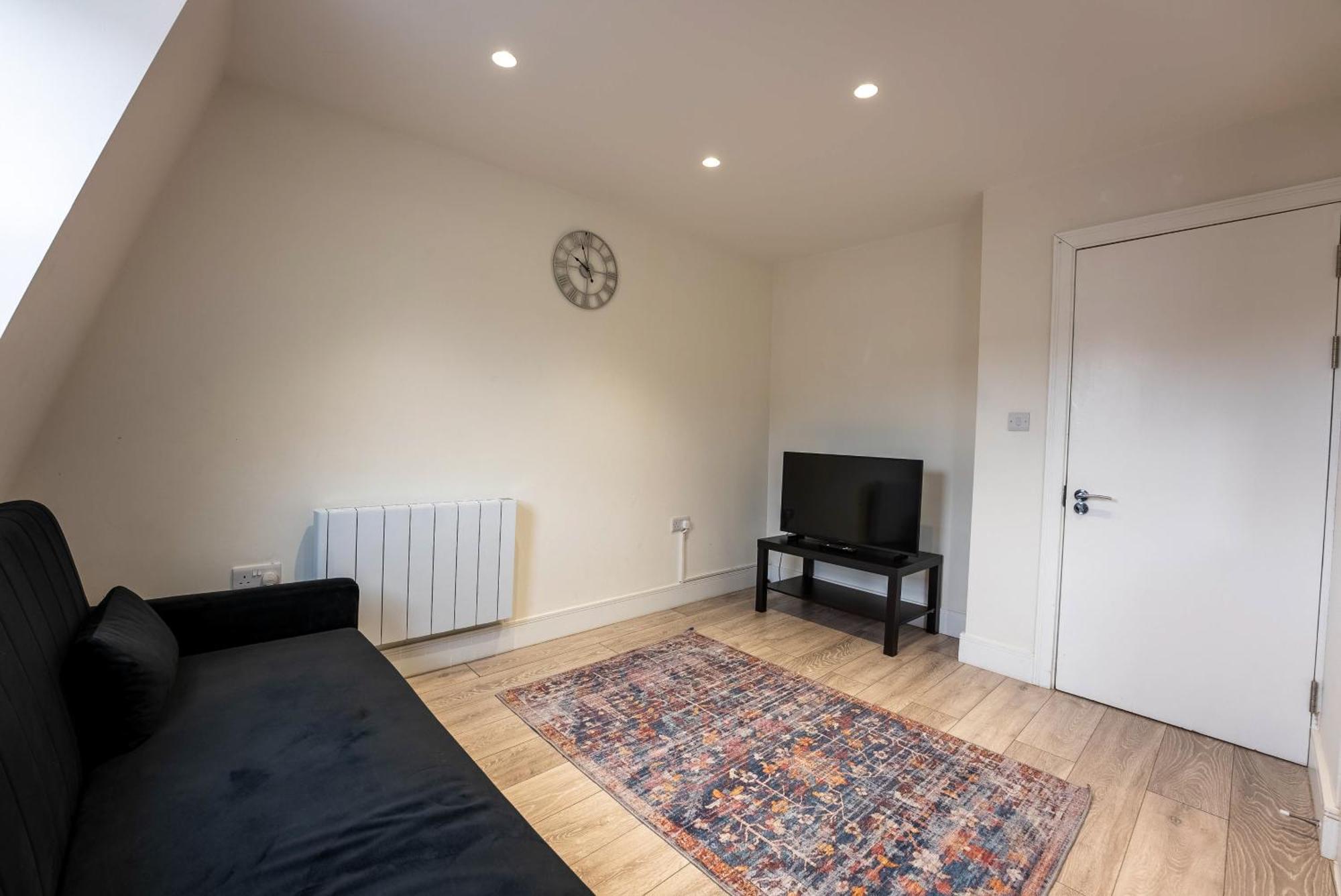 Home-like 1-br Flat In Victoria Apartment *