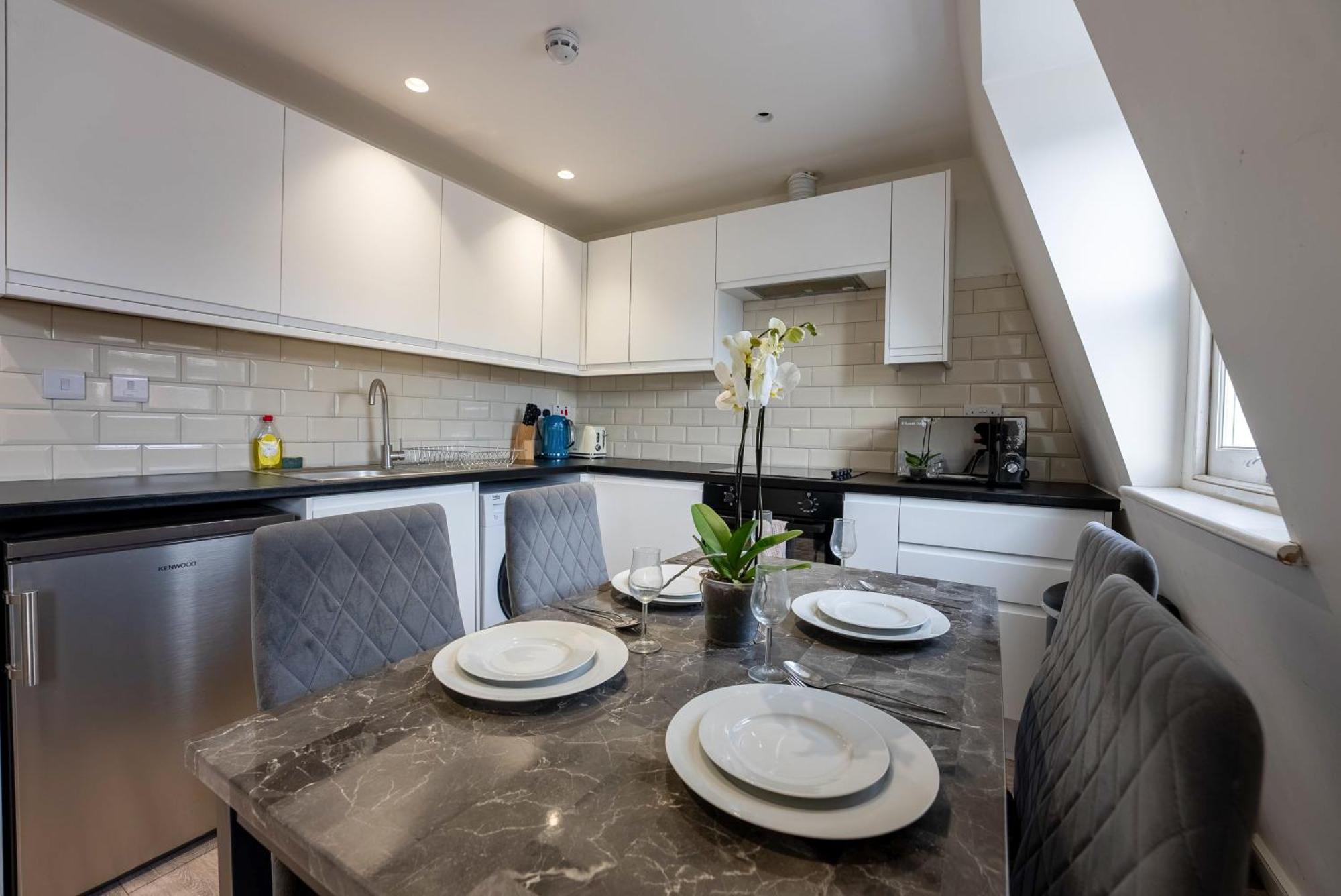 Apartment Home-like 1-br Flat In Victoria London
