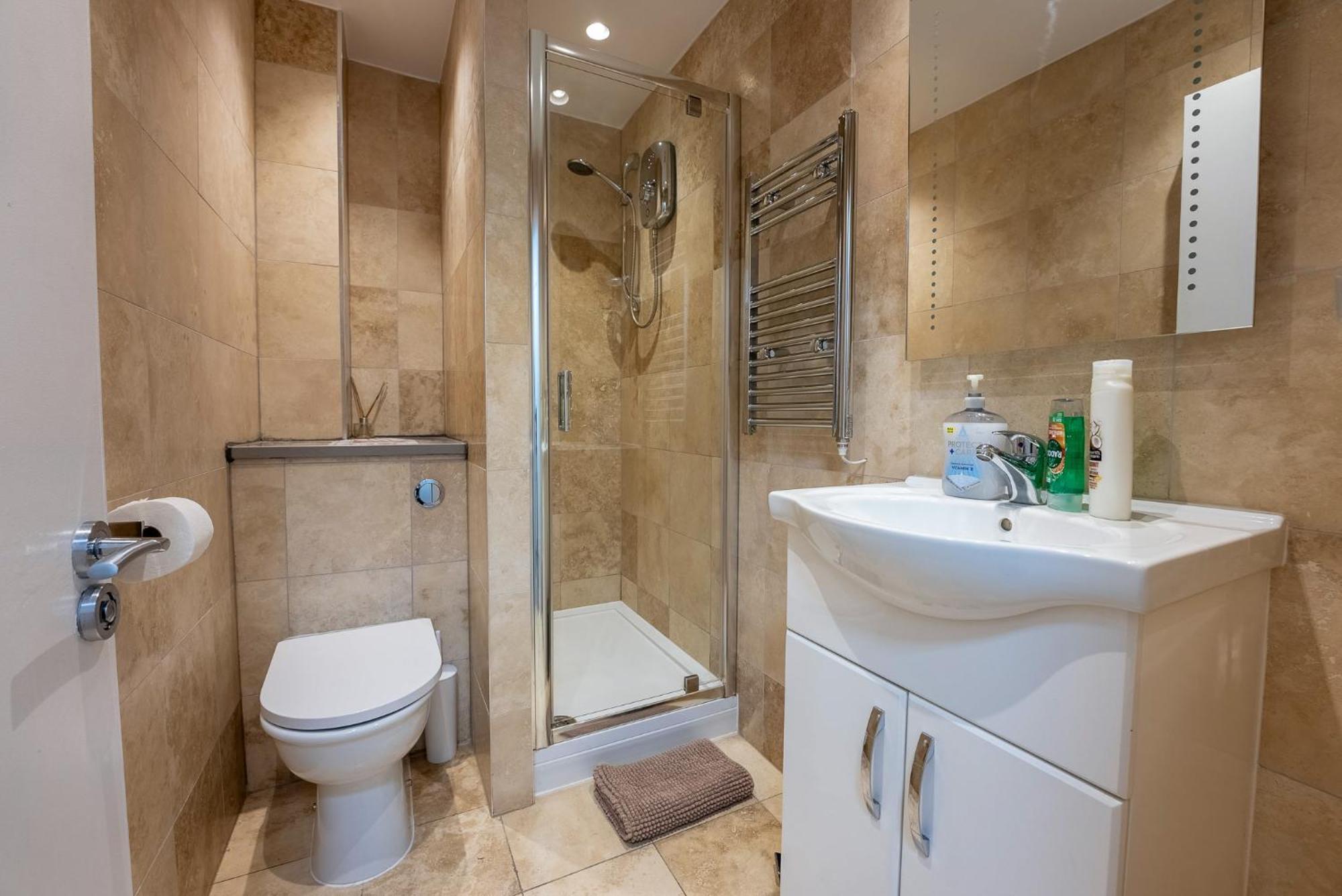Home-like 1-br Flat In Victoria Apartment *