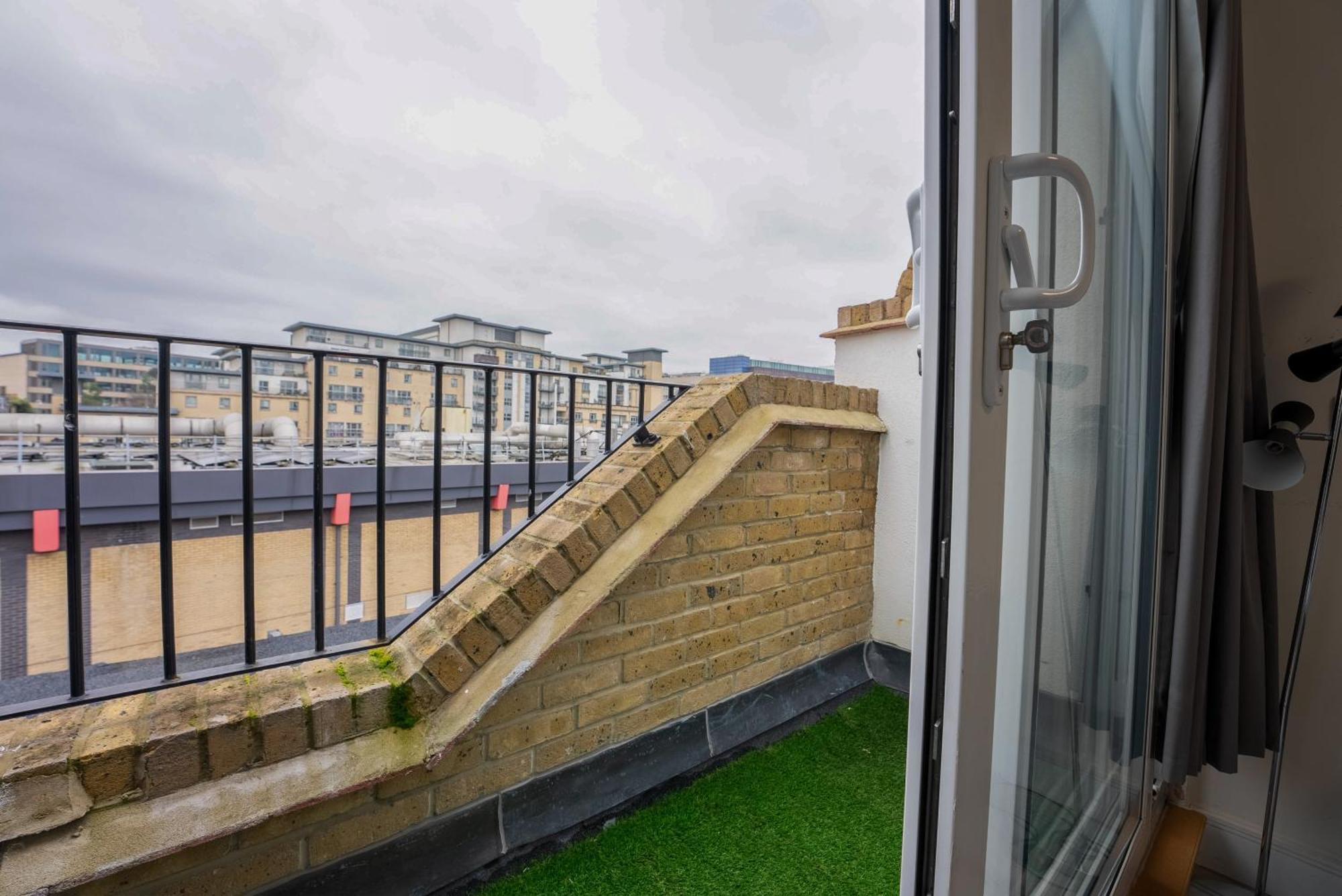Apartment Home-like 1-br Flat In Victoria London