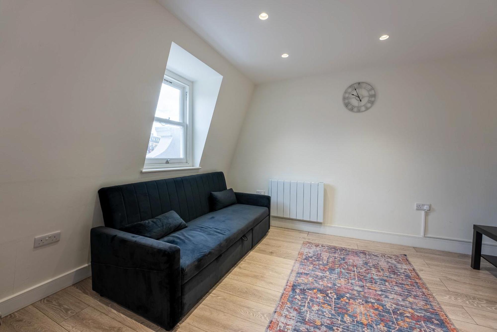 Apartment Home-like 1-br Flat In Victoria